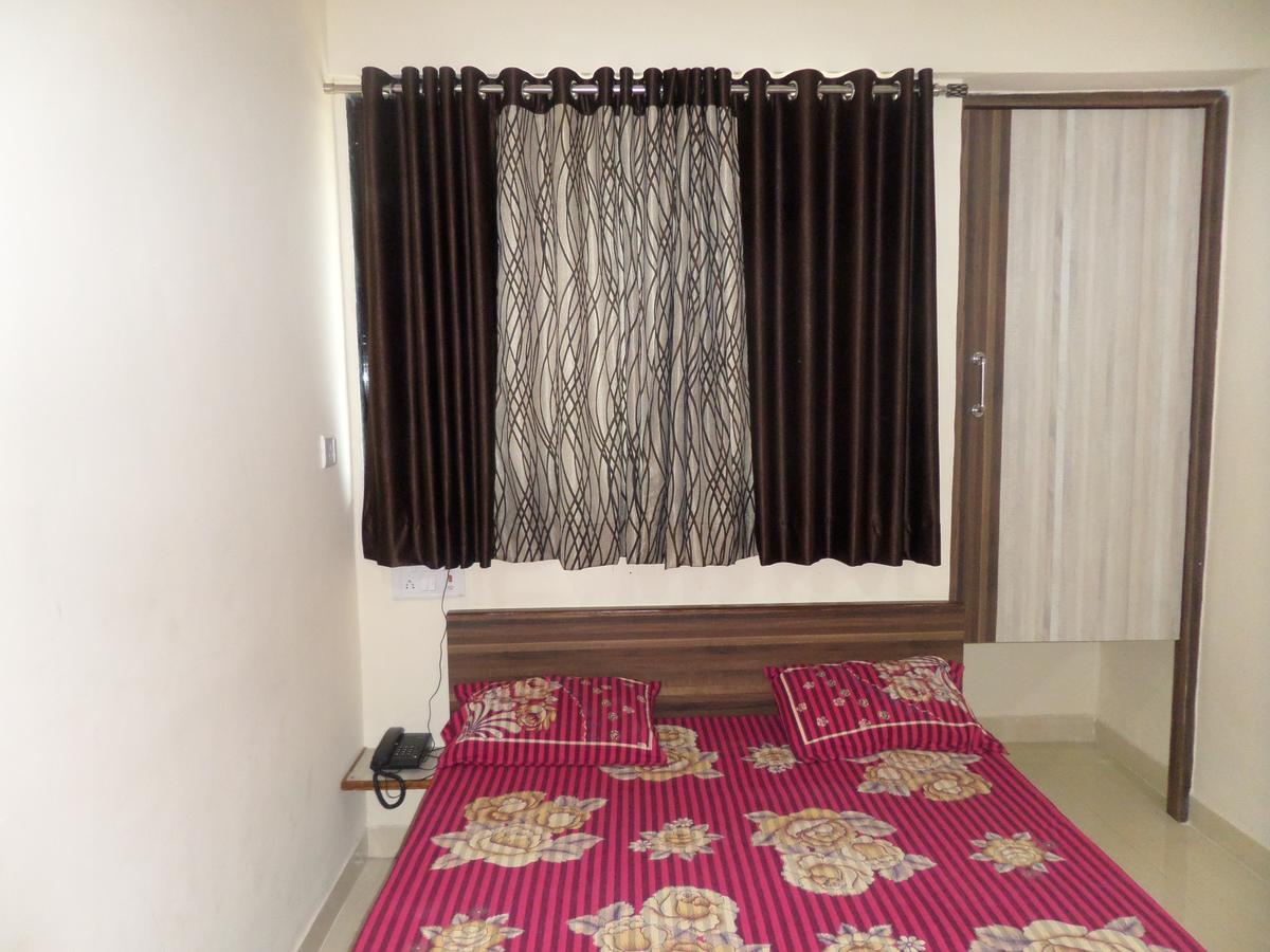 Hotel Riya-Raj Lodging Titwala Exterior photo